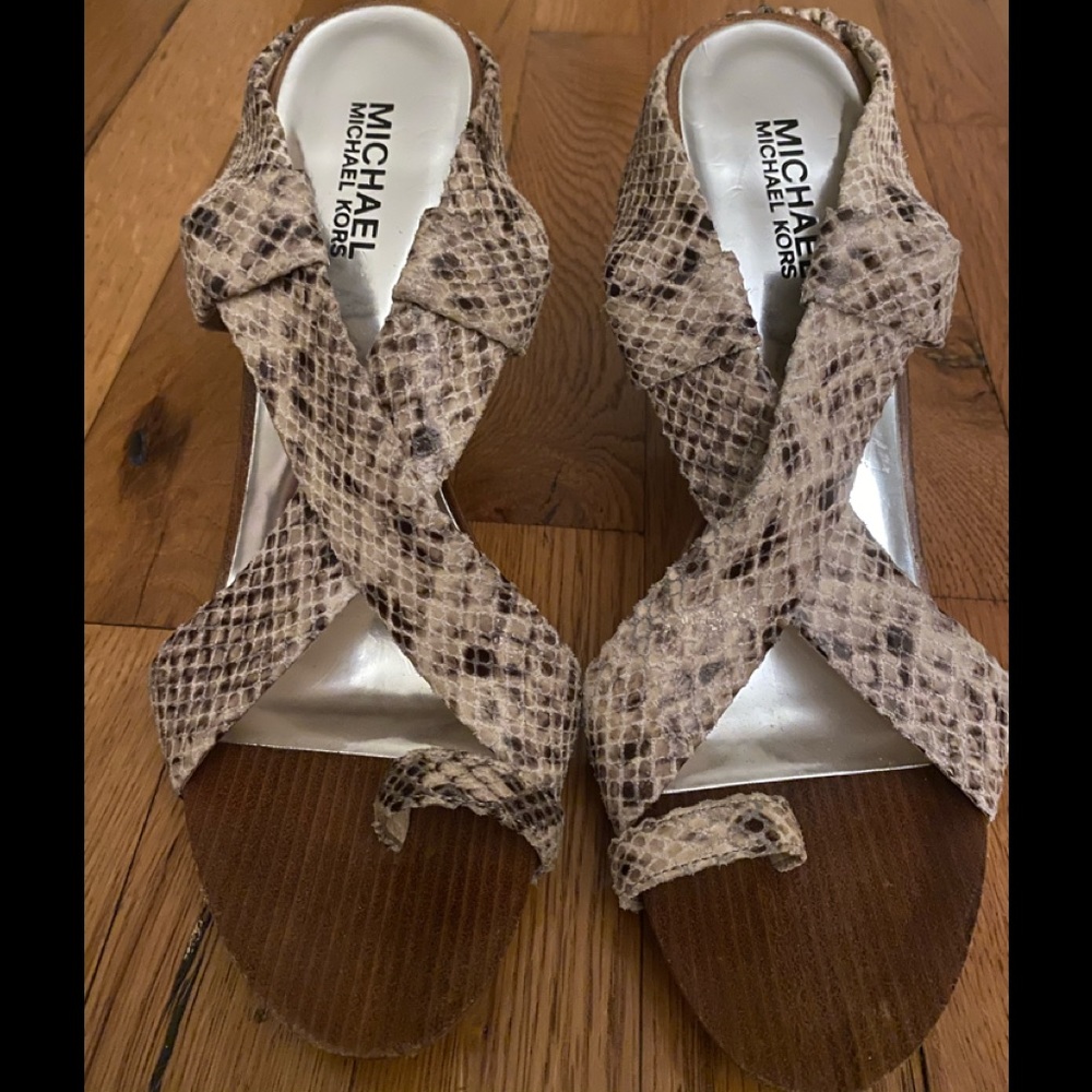 🌹Micheal Kors Snakeskin Leather Strap Heels